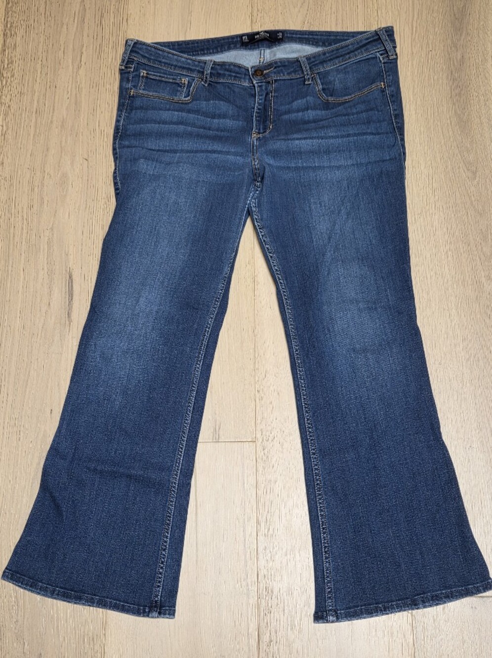 Hollister Low Rise Bootcut Jeans Womens 17S Blue Soft Stretch Denim W33 L29 EUC